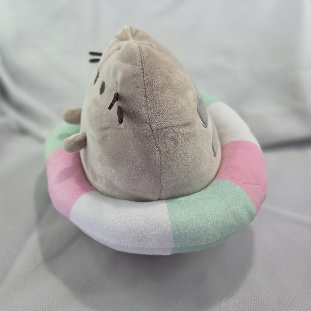 🌞SOLD🌞 Pusheen Gray Cat Pool Floatie Plush Toy Kawaii Fiesta 10 Inch 2024 - Picture 3 of 10
